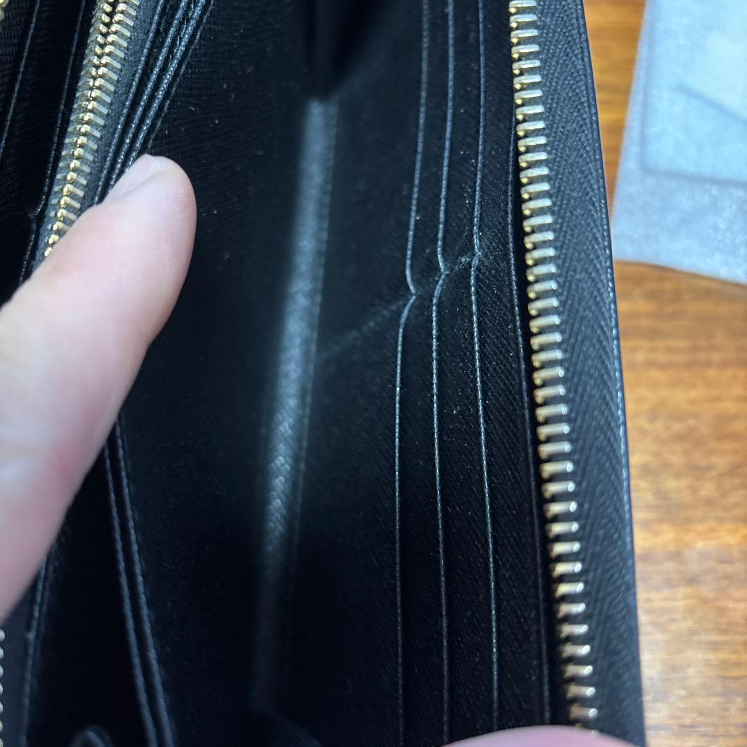 PRADA 黒長財布
