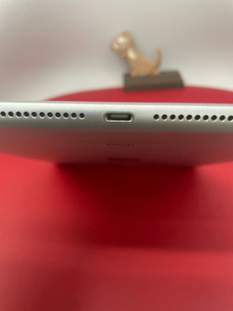 ゆ*ん様 Apple iPad 6 32GBシルバー 本体