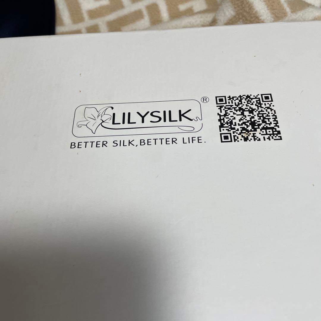 LILYSILK リリーシルク　レディースシルク パジャマM 未使用　タグ付き
