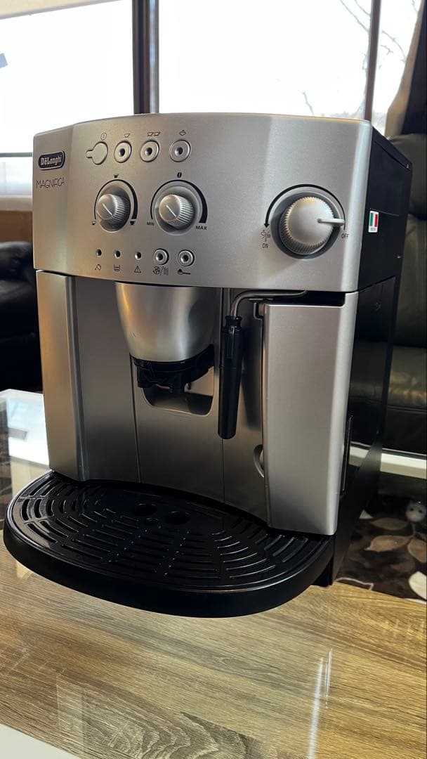 デロンギ マグニフィカ エスプレッソマシン ESAM1200J
