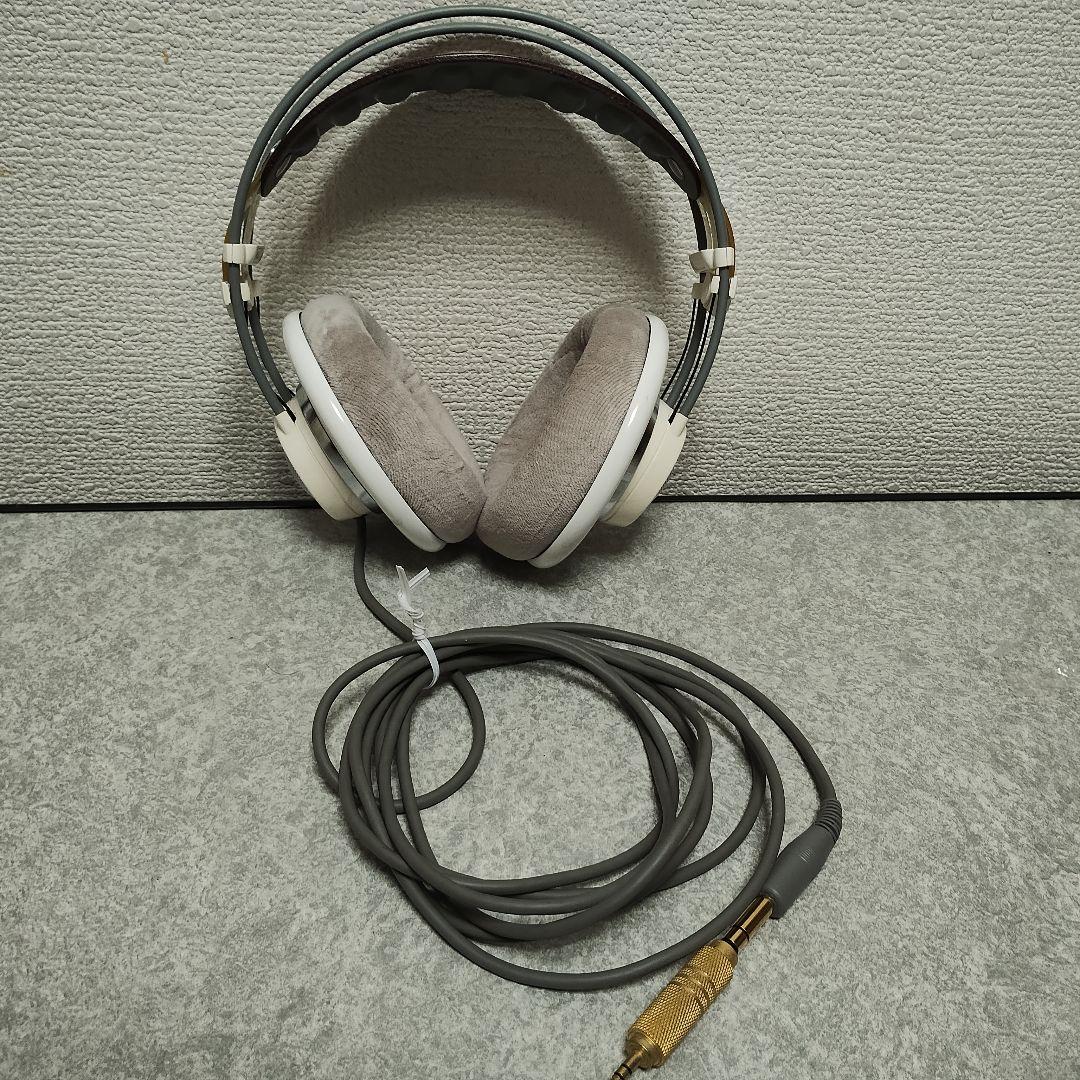AKG K701 オーストリア製です。