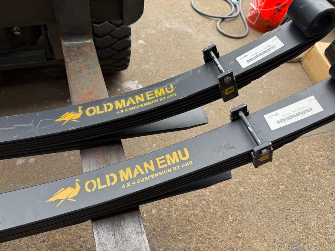 ランクル70 79 OLD MAN EMU EL114R リーフスプリング 2本