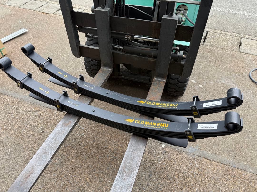 ランクル70 79 OLD MAN EMU EL114R リーフスプリング 2本