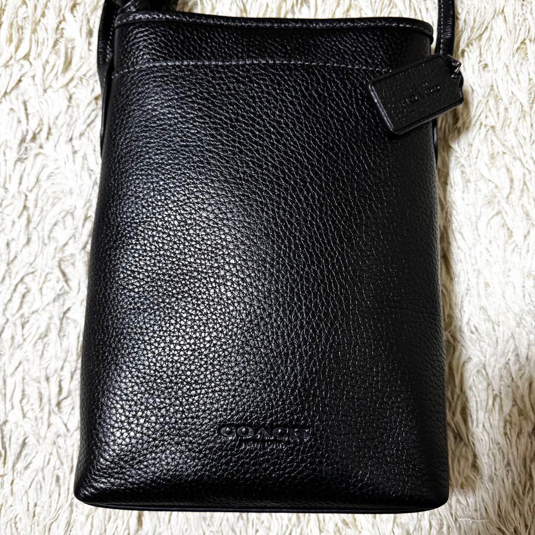 コーチ　ランヤード　クロスボディ　ショルダーバッグ　レザー　ブラック　斜め掛け