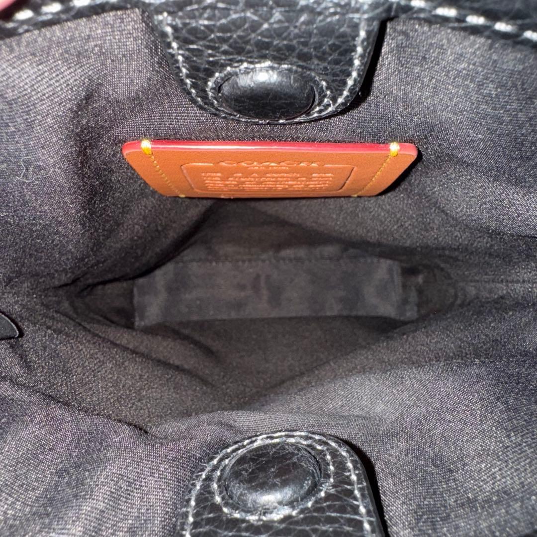 コーチ　ランヤード　クロスボディ　ショルダーバッグ　レザー　ブラック　斜め掛け