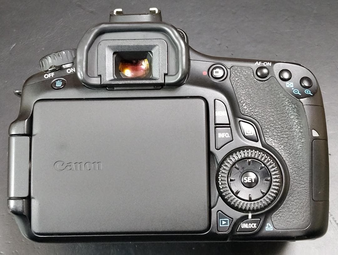 【美品】Canon EOS 60D レンズキット 18-135m 一眼レフカメラ