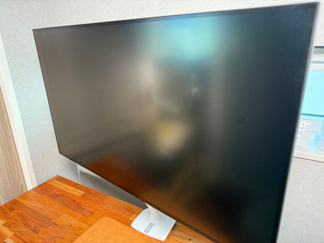 モニターDell U3223QE(モニターアームErgotron MXV付き)