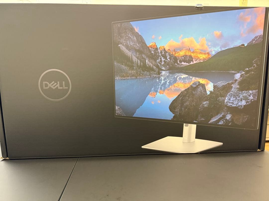 モニターDell U3223QE(モニターアームErgotron MXV付き)