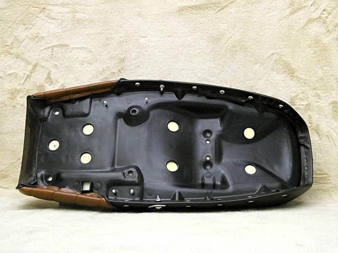 旧CB400F 新アンコ 茶ボタン　タックロールシート/チョビ三 あんこ抜き