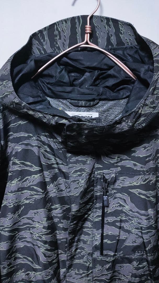 【VOLCOM ボルコム】 スノーボードウェア タイガーカモ ゴアテックス