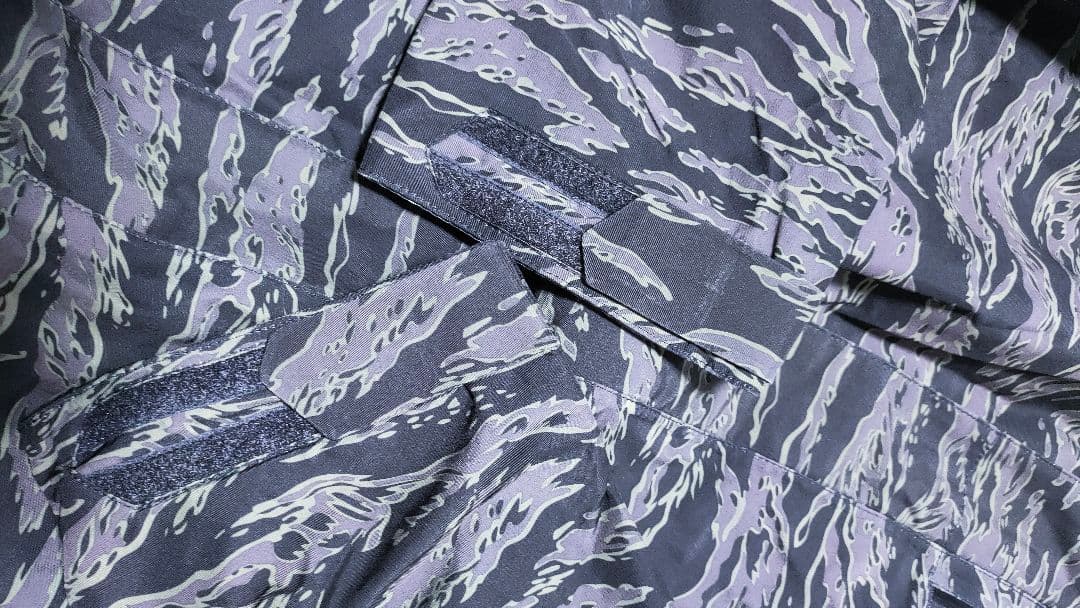 【VOLCOM ボルコム】 スノーボードウェア タイガーカモ ゴアテックス