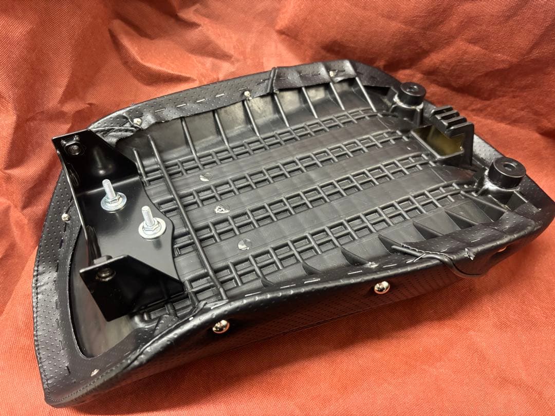 ★モンキー125カスタムシート【NOI WATDAN 】ローダウンブラケット付き