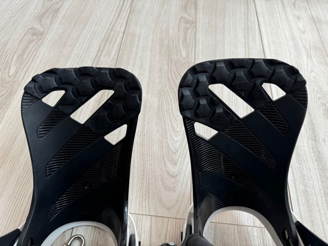 美品　SALOMON サロモン　スノーボードビンディング rhythm sサイズ