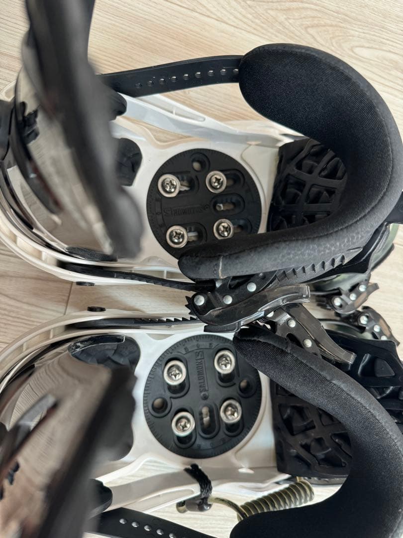 美品　SALOMON サロモン　スノーボードビンディング rhythm sサイズ