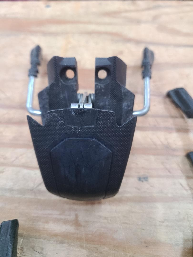 スキーブレーキの交換部品各種 x16