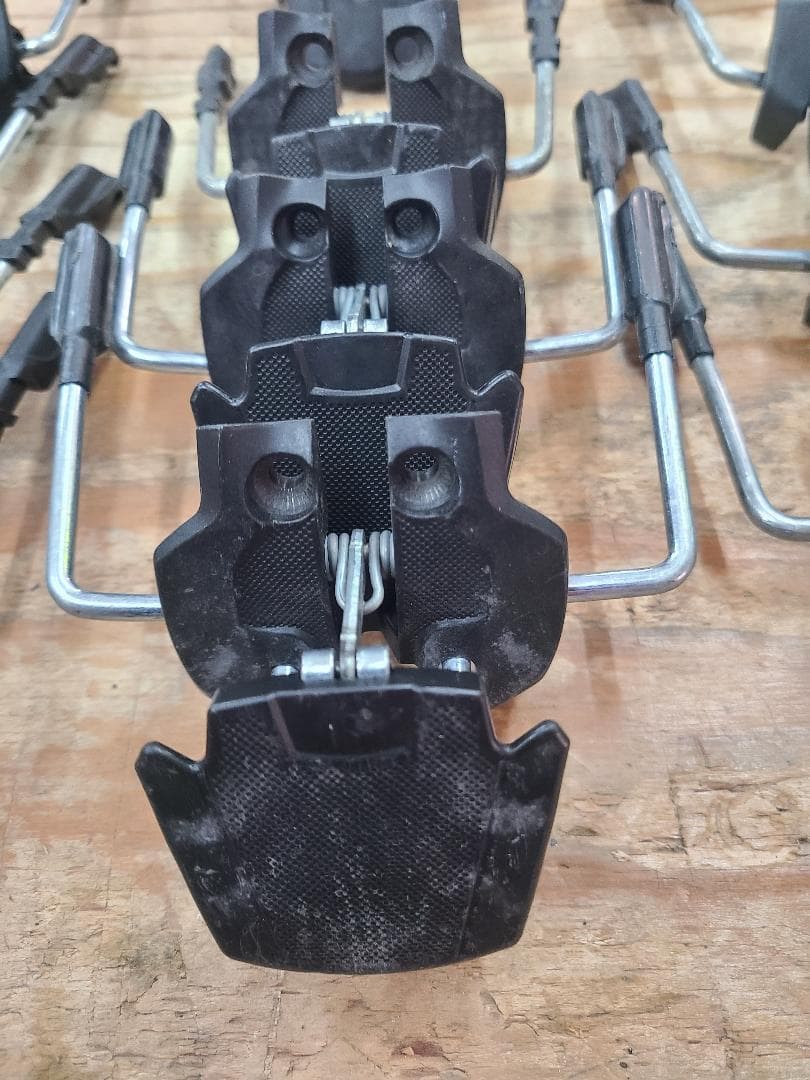 スキーブレーキの交換部品各種 x16