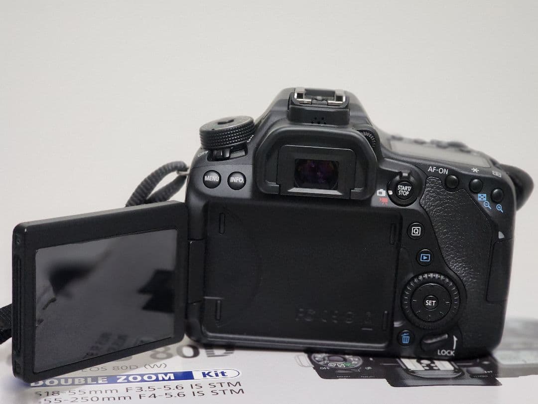 Canon EOS 80D ダブルズームキット