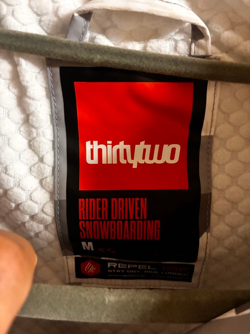 thirtytwo 迷彩柄 アノラック Mサイズ　上下セット‼️ボードウェア