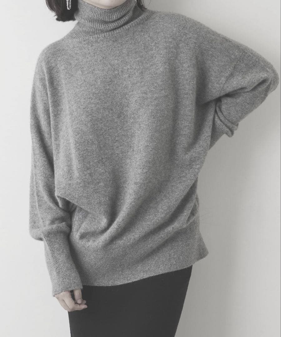 Whim Gazette タートルネックラフライトハイゲージニット　ラクーン混