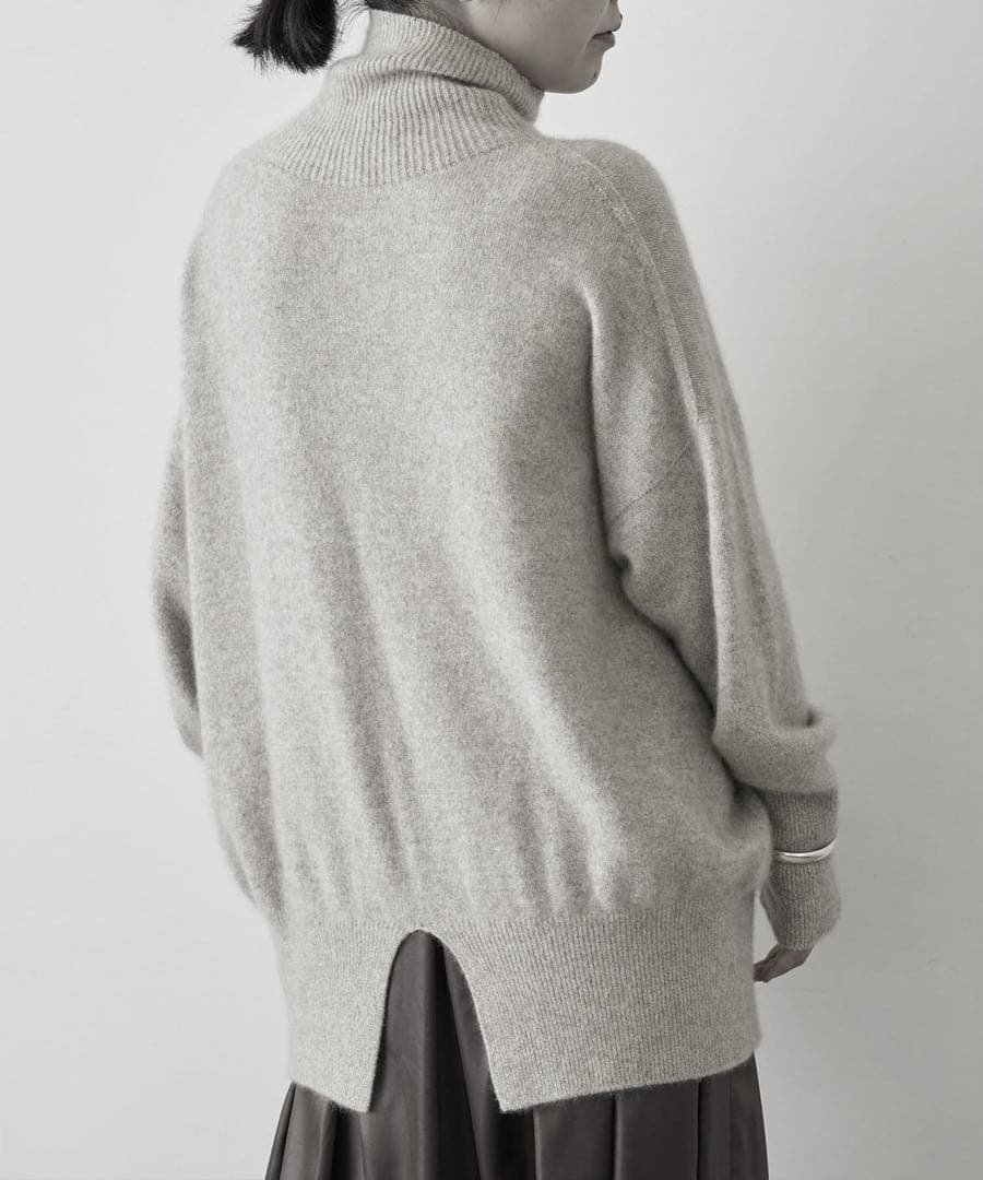 Whim Gazette タートルネックラフライトハイゲージニット　ラクーン混
