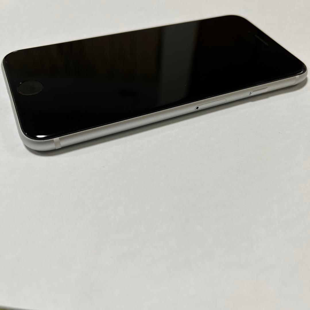 Apple iPhone SE 第2世代　64GB バッテリー81%