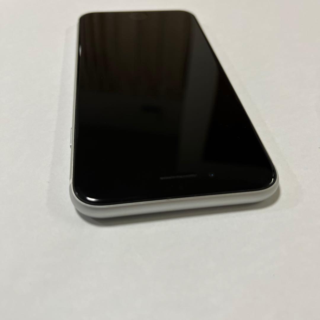 Apple iPhone SE 第2世代　64GB バッテリー81%