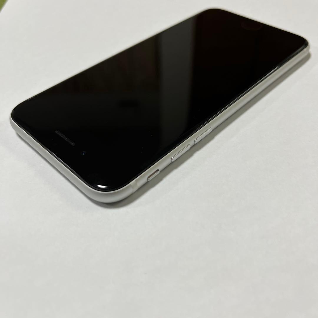Apple iPhone SE 第2世代　64GB バッテリー81%