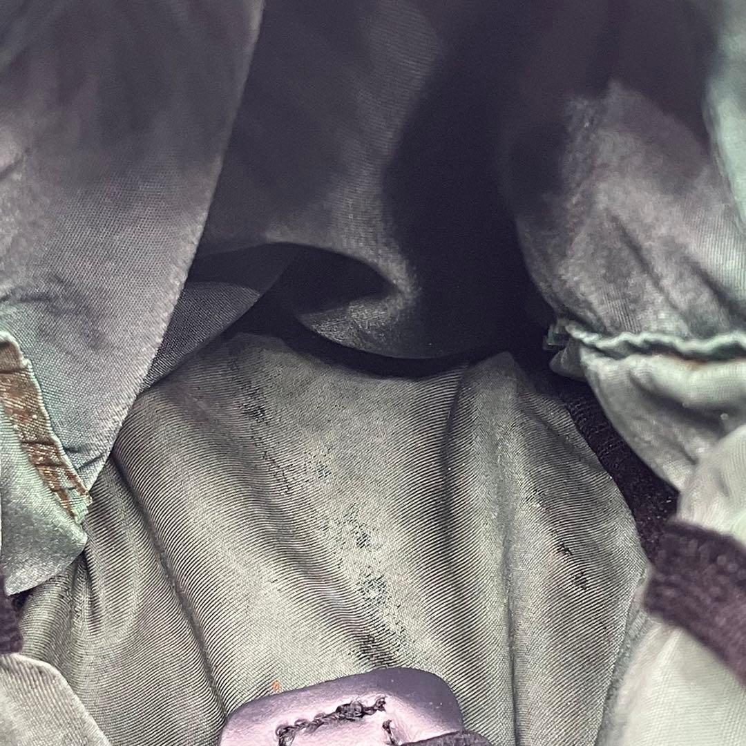 プラダ　ナイロン　メッセンジャーバッグ　三角プレート