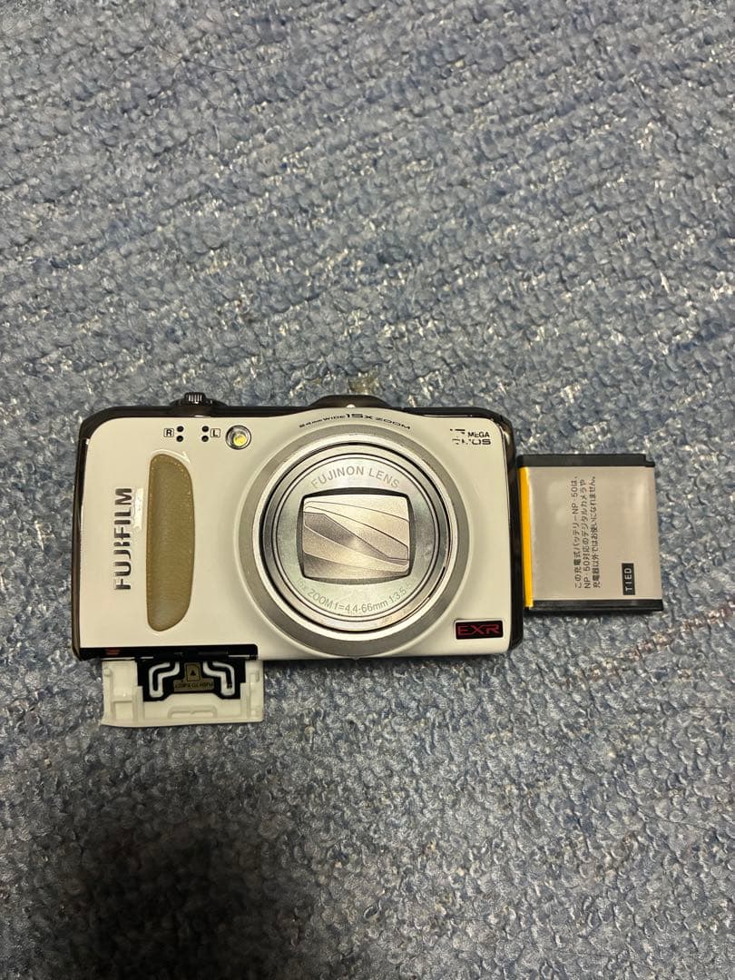 Fujifilm 24mm wide 15倍ズーム GPS付きコンパクトカメラ