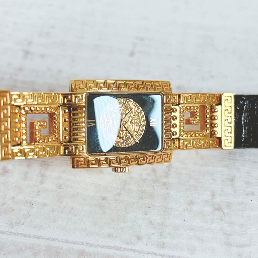 【希少】 ヴェルサーチ レディース 腕時計 メデューサ スクエア ゴールド 四角