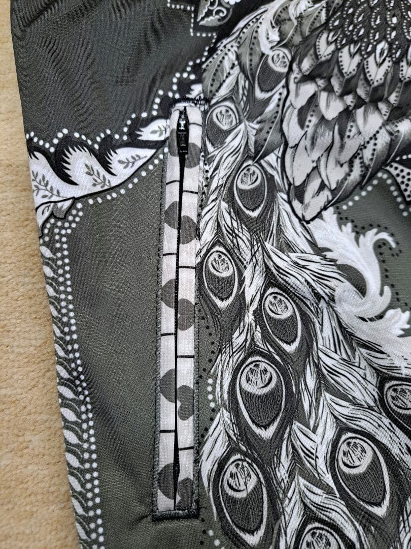 アディダスオリジナルス×ザ・ファーム・カンパニー トラックジャケット 孔雀柄