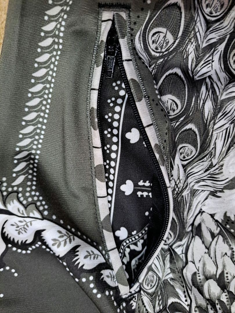 アディダスオリジナルス×ザ・ファーム・カンパニー トラックジャケット 孔雀柄