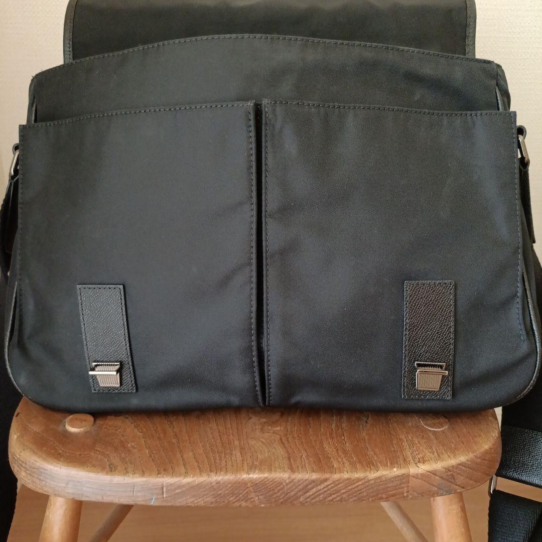 BURBERRY　メッセンジャーバッグ 　ショルダーバッグ　ナイロン/レザー