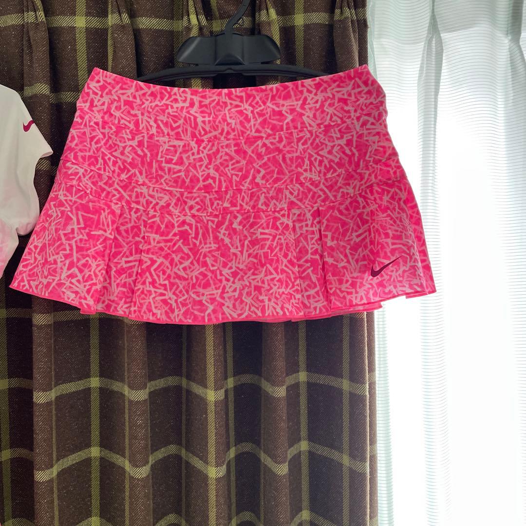 Nike DRI-FIT Tシャツとスカートセット S
