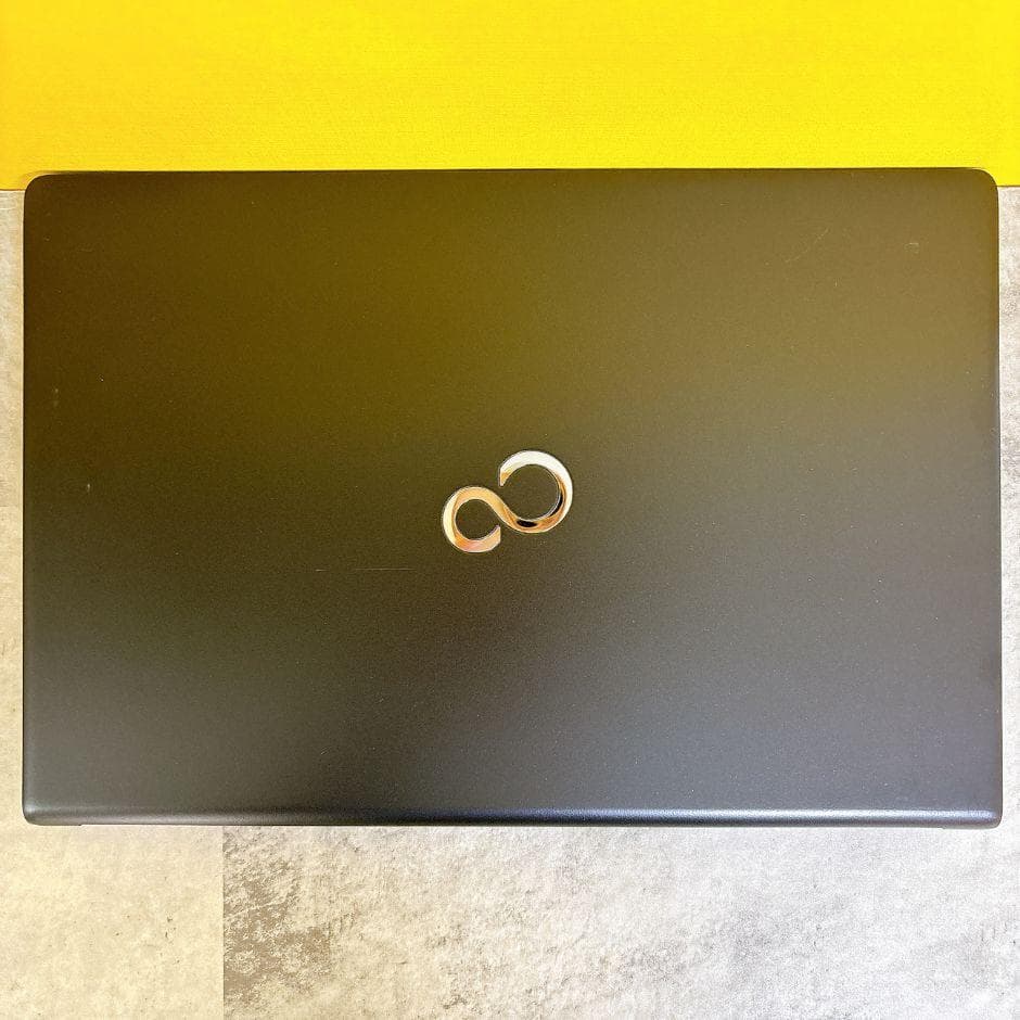 きれいな小型軽量❣ｉ5✨SSDで快適✨フルHD カメラ 薄型 Windows11