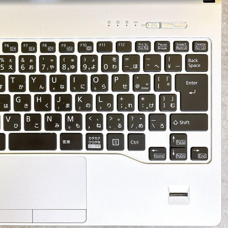 きれいな小型軽量❣ｉ5✨SSDで快適✨フルHD カメラ 薄型 Windows11