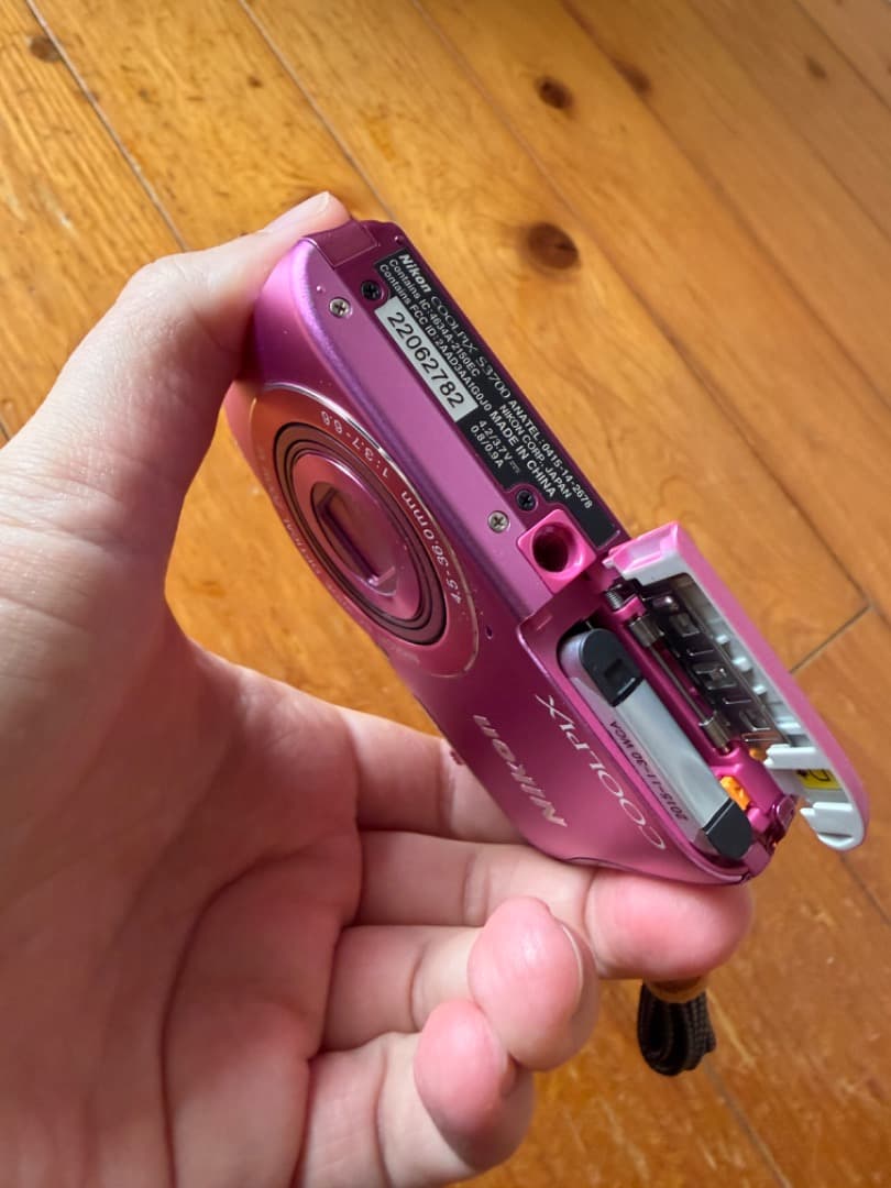 【美品】 Nikon COOLPIX S3700 ニコン ピンク Wi-Fi