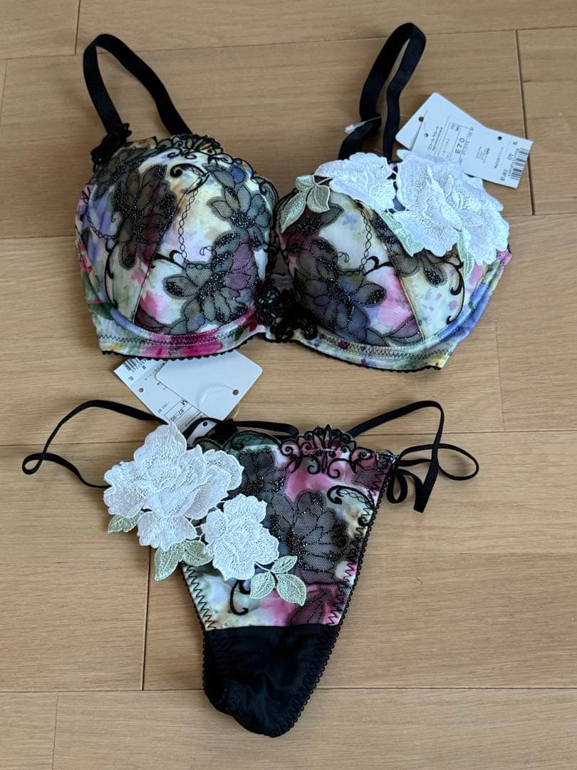 【新品タグ付】ワコール サルート E70 TバックM セット