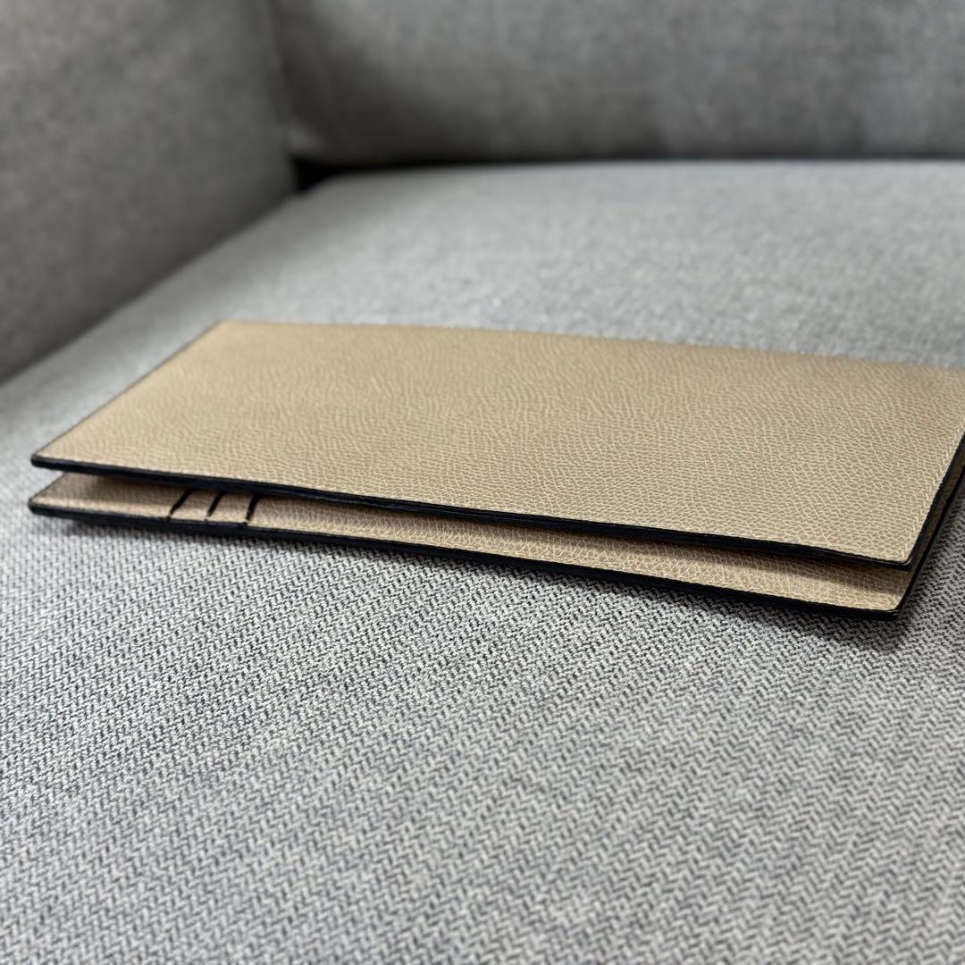 ヴァレクストラ パスポートケース 6カード トラベルドキュメントホルダー