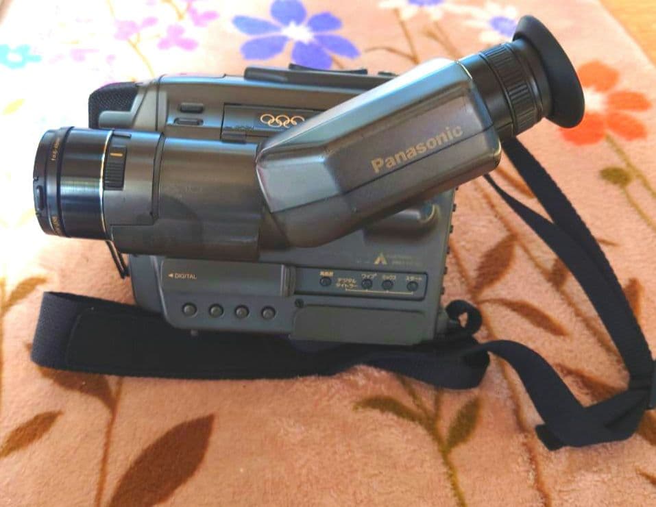 Panasonic S-VHS-C ビデオカメラNV-S9本体 （ジャンク）