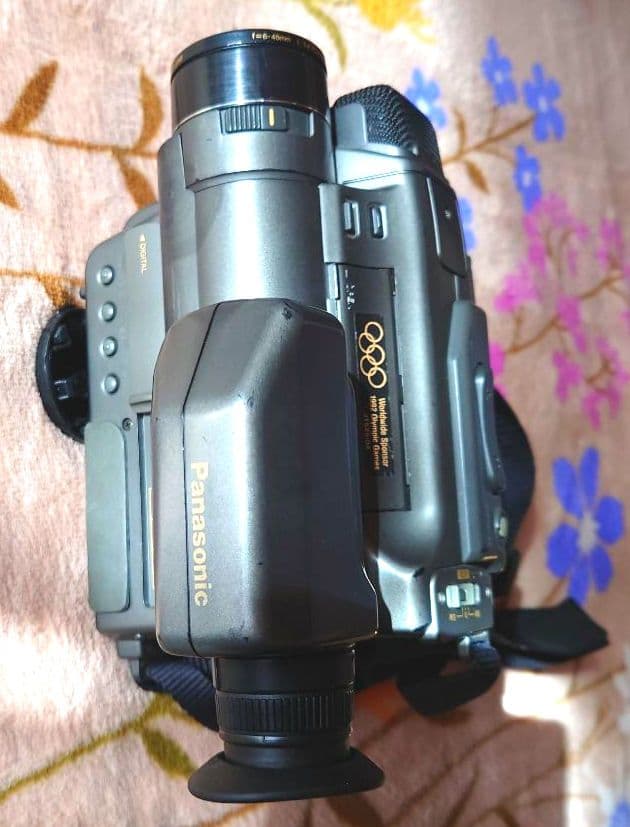 Panasonic S-VHS-C ビデオカメラNV-S9本体 （ジャンク）