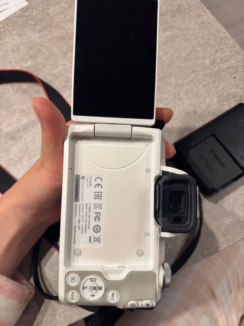 Canon EOS Kiss M ホワイト