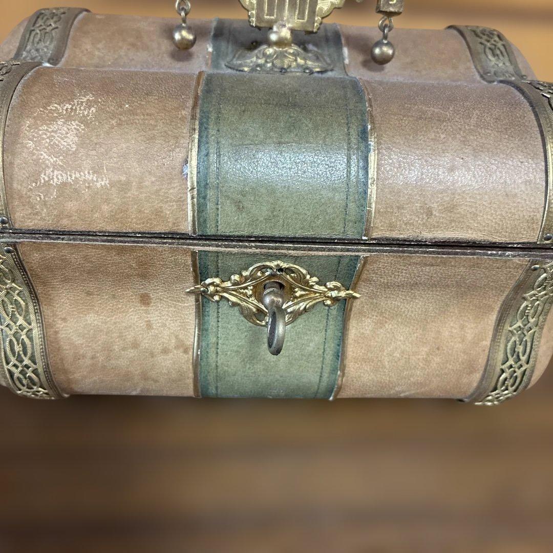 イギリス製　宝石箱　アンティーク　レザー収納　ボックス　鍵つき