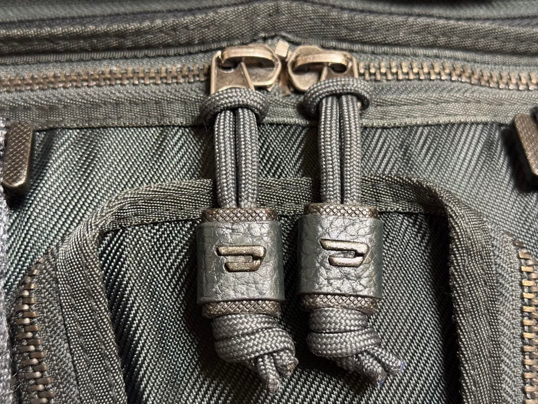 【正規品】DIESEL レザー使い　ボストンバッグ　レアモデル【高級感あり】