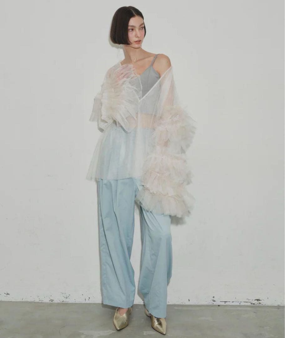 LA BELLE ETUDE Vネックボリュームチュールギャザートップス