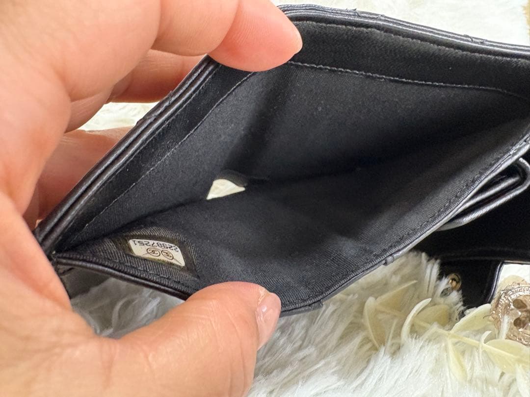 【美品】CHANEL シャネル　三つ折り財布　マトラッセ　ラムスキン　ブラック