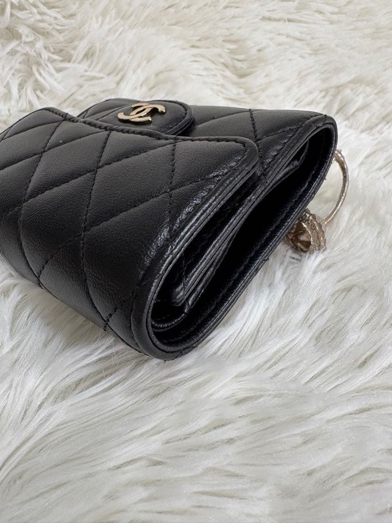 【美品】CHANEL シャネル　三つ折り財布　マトラッセ　ラムスキン　ブラック