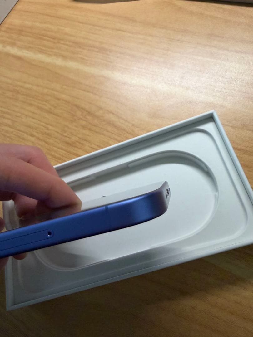 【美品】iPhone16 128GB ウルトラマリン