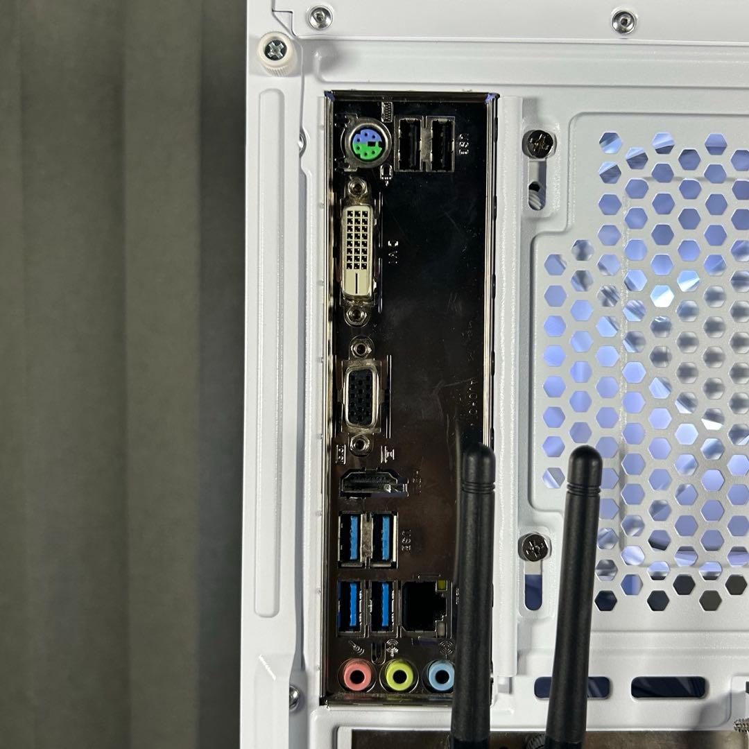 光る 自作ゲーミングPC FPSゲーム快適プレイ Windows11 SSD搭載