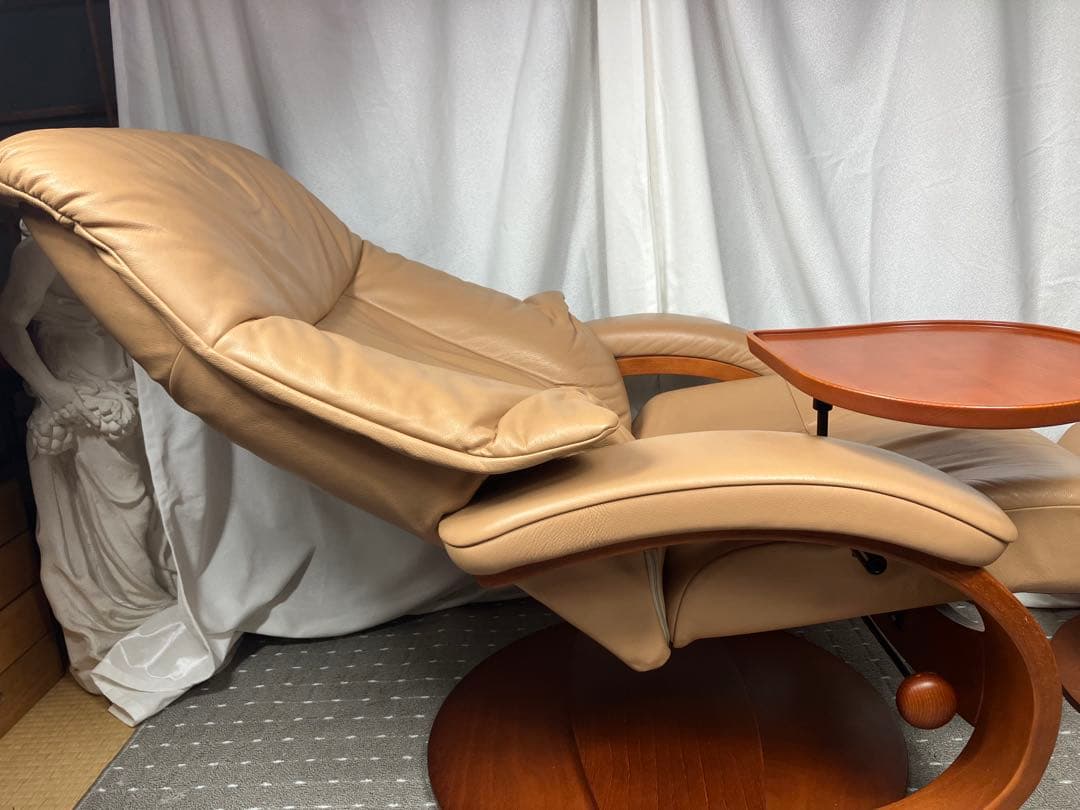 Hjellegjerde イエリアーダ社　本革リクライニングチェア